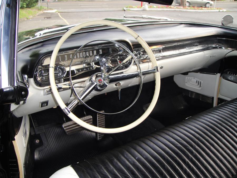  Cadillac Eldorado Biarritz Convertible 1958 года  (фото 14 из 39)